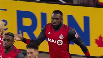 Jozy Altidore goal puts Toronto FC in front vs. Columbus Crew | 2017 MLS Playoff Highlights