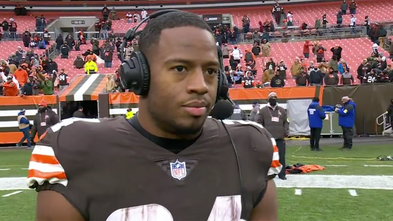 NFL Cleveland Browns (Nick Chubb) Men's Game Football Jersey.