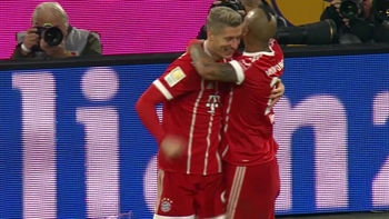 Lewandowski strikes for Bayern against Augsburg | 2017-18 Bundesliga Highlights
