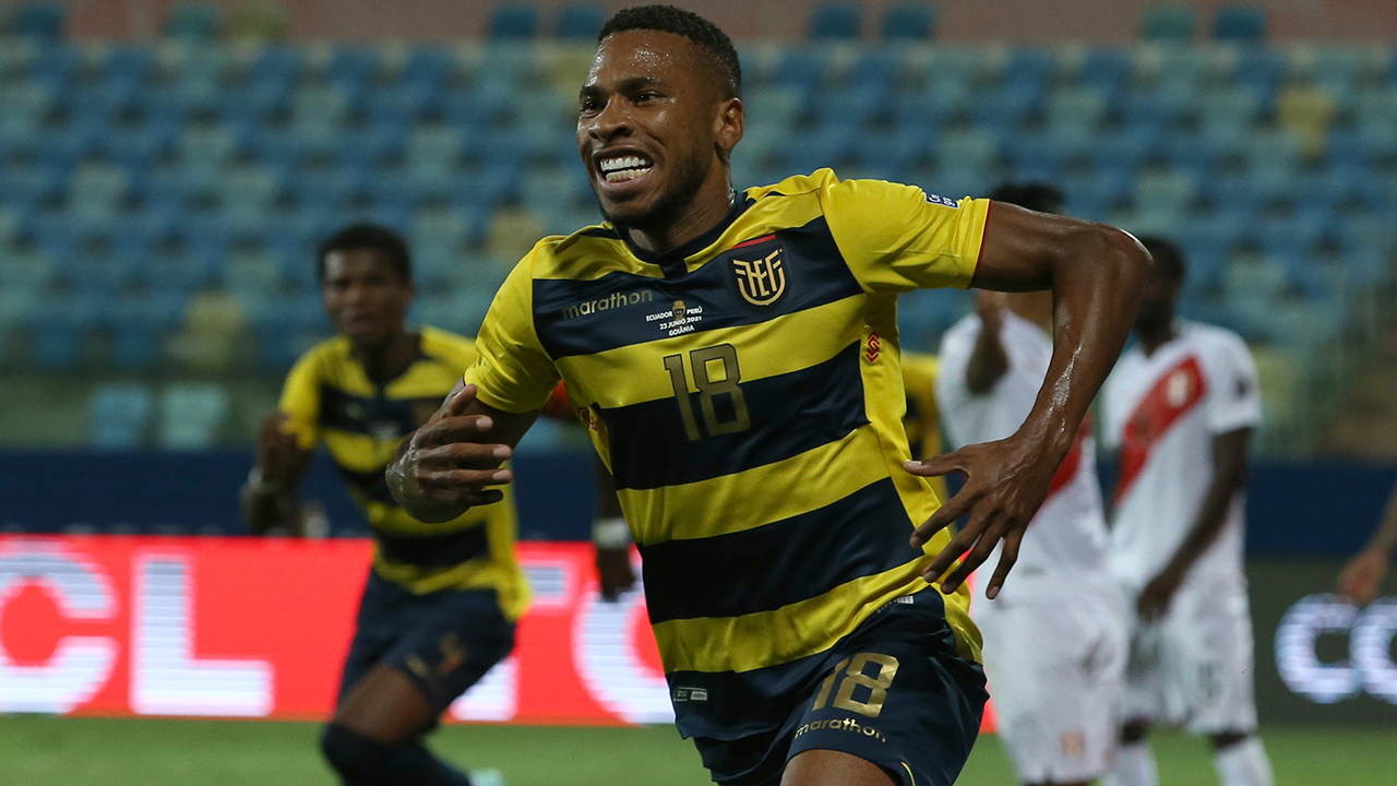 Ayrton Preciado makes it 2-0 right before halftime for Ecuador over Peru