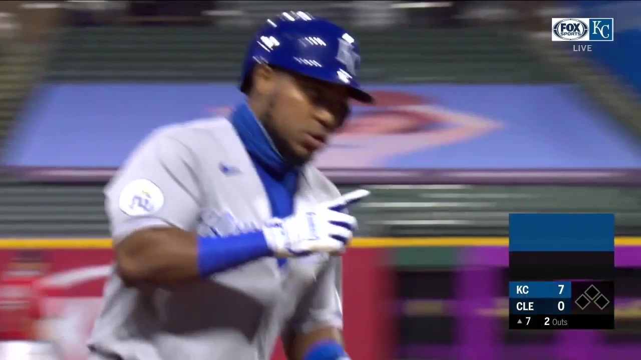 WATCH: Franco, Mondesi each hit three-run blast in Royals' third straight win