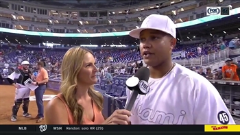 Starlin Castro breaks down his 2-RBI double to give Marlins the lead