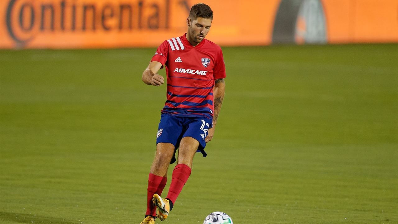 Ryan Hollingshead's 43rd-minute goal sends FC Dallas past Sporting KC, 1-0