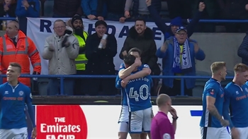 Ian Henderson gives Rochdale 1-0 lead over Tottenham | 2017-18 FA Cup Highlights