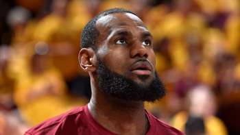 Shannon Sharpe thinks if LeBron's Cavs dethrone the Warriors, it'll be the 'biggest upset in sports history'