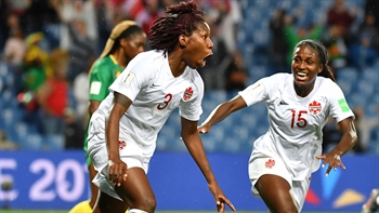 Canada score on a header off the corner to take a 1-0 lead vs. Cameroon