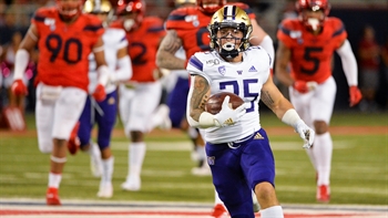Washington keeps Pac-12 title hopes alive with blowout road win over Arizona