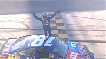 Kyle Busch passes Chase Elliott late for his second straight win | 2017 DOVER