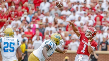 Kyler Murray finds CeeDee Lamb with another picture-perfect pass for a TD