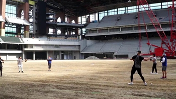 Batting Practice at Globe Life Field for the 1st Time | Rangers Insider Offseason Edition