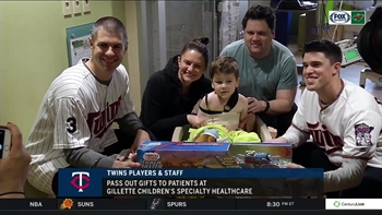 Twins players pass out gifts to patients at Gillette Children's
