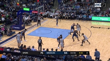 HIGHLIGHTS: DeMar DeRozan Slashes through the Paint for the Layup