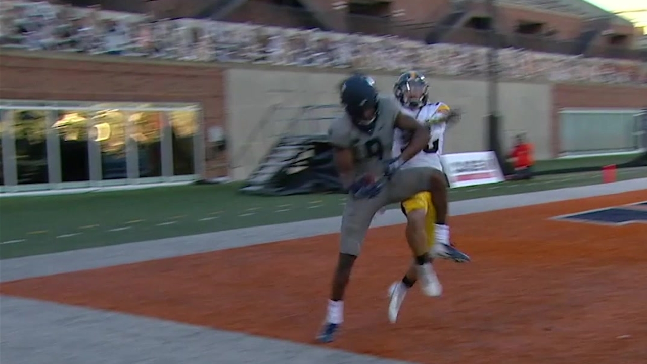 Illinois' Josh Imatorbhebhe scores toe-tap touchdown to extend lead over Iowa, 14-0