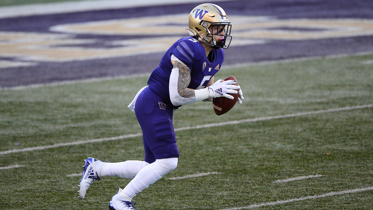 Sean McGrew rushes for a 6-yard touchdown after highlight-reel catch, cuts into Stanford lead