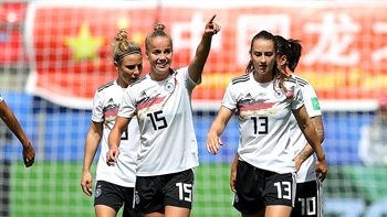 Giulia Gwinn gets Germany on the board vs. China