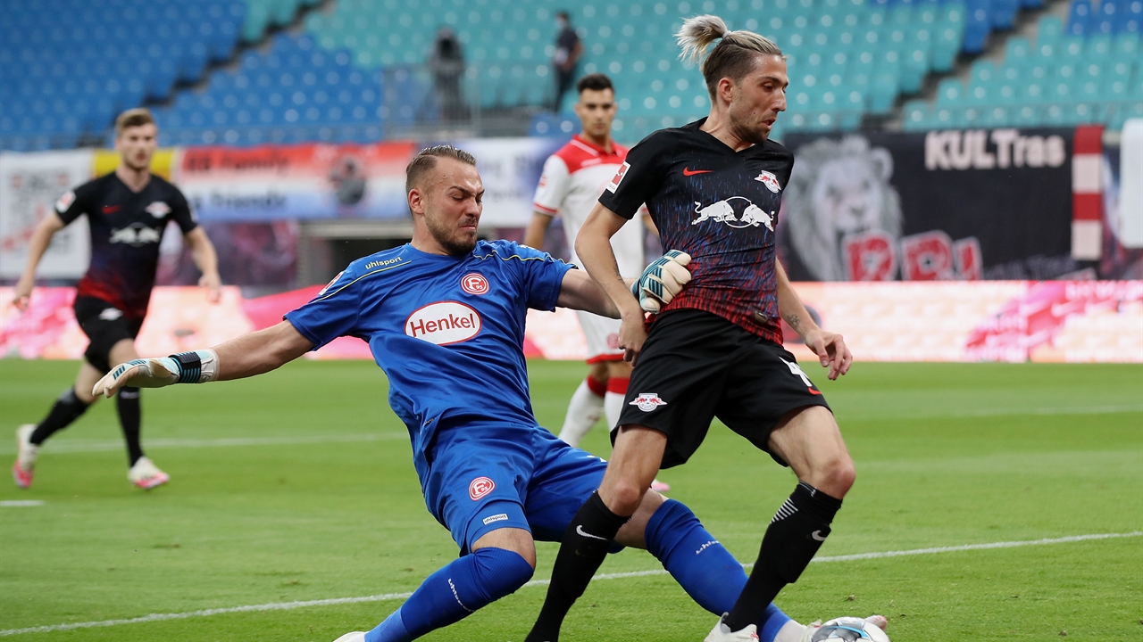 Kevin Kampl with outrageous strike for goal puts RB Leipzig in front of Dusseldorf 1-0