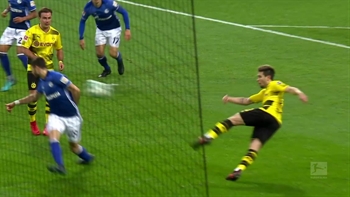 Guerreiro nets stunning volley for Dortmund vs. Schalke | 2017-18 Bundesliga Highlights