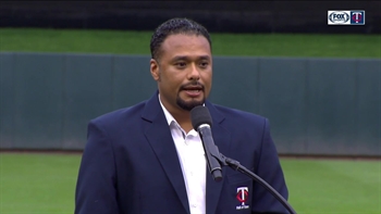 WATCH: Johan Santana is inducted into the Twins Hall of Fame