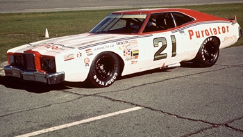 洋書 NASCAR's Wild Years Nascar's Wild Years: Stock-Car Technology in the 1960s