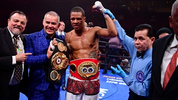 Julian Williams defeated in stunning upset to Jeison Rosario in the 5th round TKO