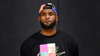 Colin Cowherd doesn't blame LeBron for 'distancing himself' from Lakers' dysfunction