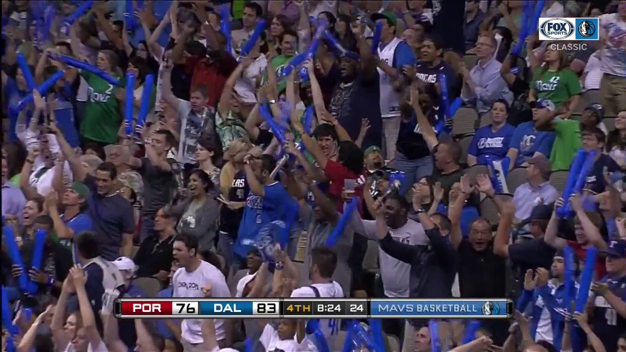 WATCH: Peja Stojakovic With The 3 in the 4th | Mavericks CLASSICS