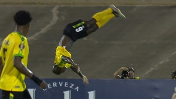 Dever Orgill celebrates opening goal for Jamaica with epic backflip vs. Honduras | 2019 CONCACAF Gold Cup Highlights