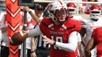 Alan Bowman throws for 605 yards as Texas Tech takes down Houston 63-49