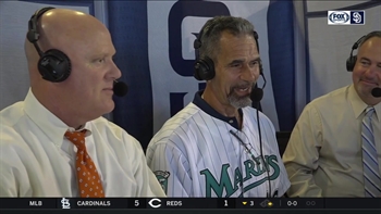 Former Padres catcher Benito Santiago joins the broadcast booth