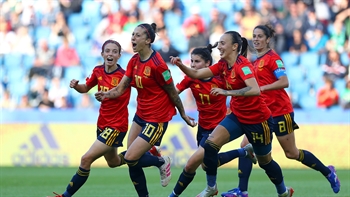 Spain pull ahead on their second penalty of the second half