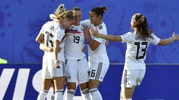 Germany's Lea Schueller capitalizes on Nigeria's poor pass for 3-0 lead | 2019 FIFA Women's World Cup™ Highlights