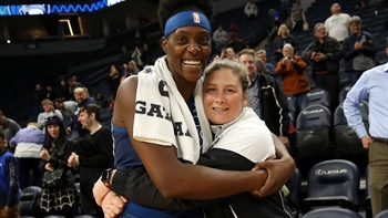 Digital Extra: Lynx stars share their Lindsay Whalen stories