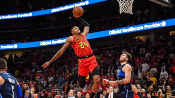 Kent Bazemore's career-high 32 leads Hawks past Mavericks