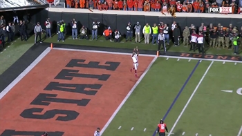 Jalen Hurts pulls in touchdown catch as Oklahoma perfectly executes double reverse