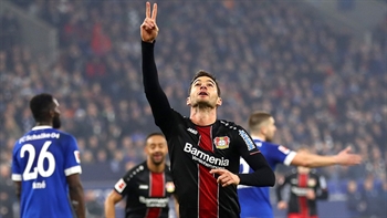 Lucas Alario doubles Leverkusen lead vs. Schalke 04 | 2018-19 Bundesliga Highlights