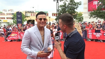 Nick Swisher hits the MLB 2018 ASG red carpet V2