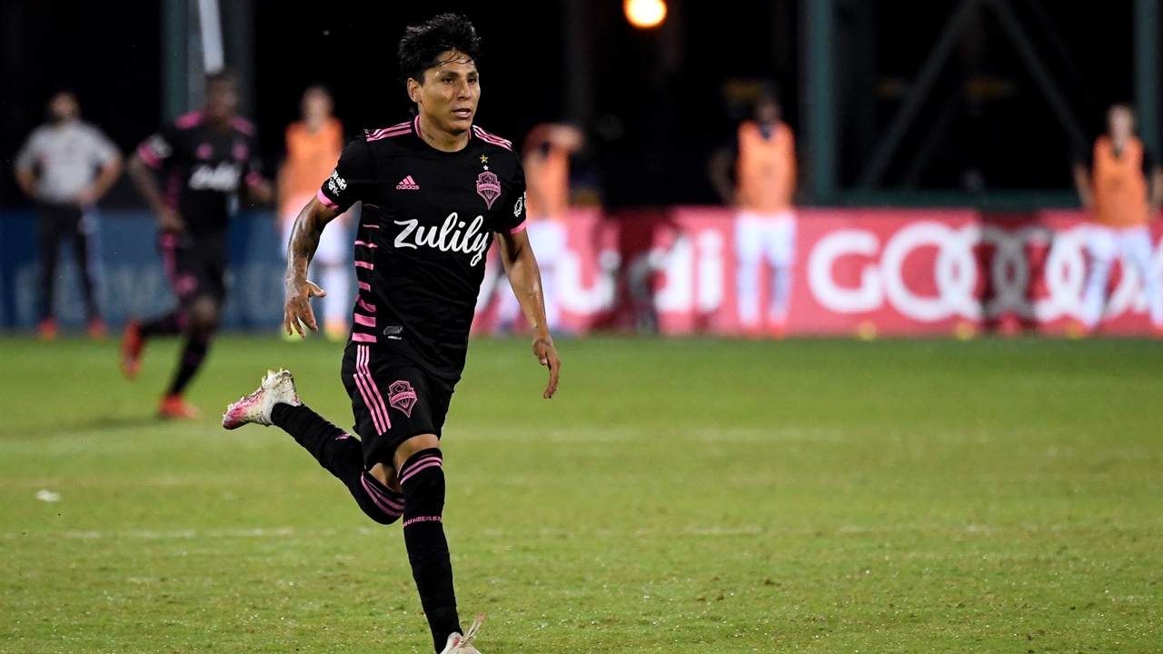 Raúl Ruidíaz scores first of two goals vs. Timbers in Sounders 3-0 win