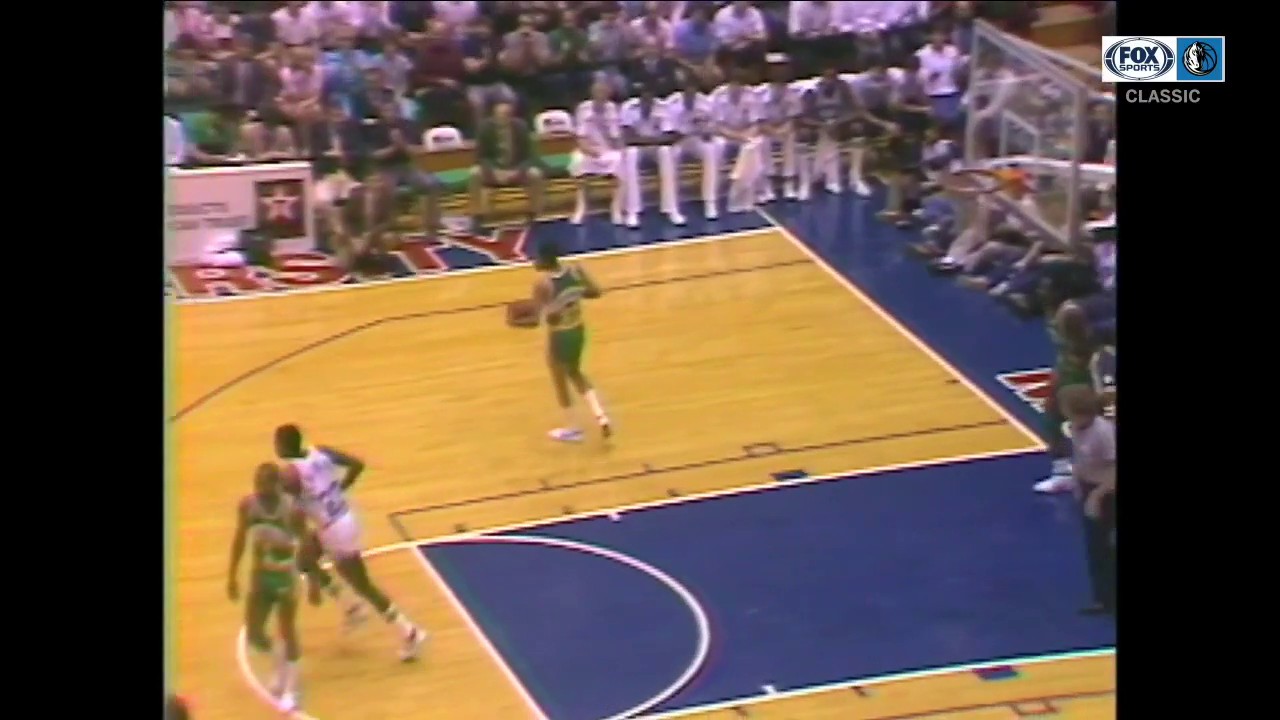 WATCH: Finger Roll For Blackman | Mavericks CLASSICS