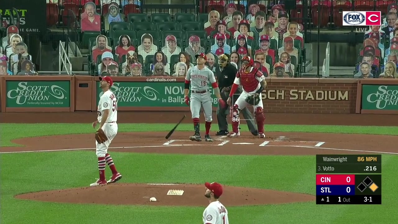 Joey Votto launches 442-foot home run off Adam Wainwright