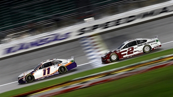 FINAL LAPS: Denny Hamlin goes head-to-head with Brad Keselowski for the win at Kansas