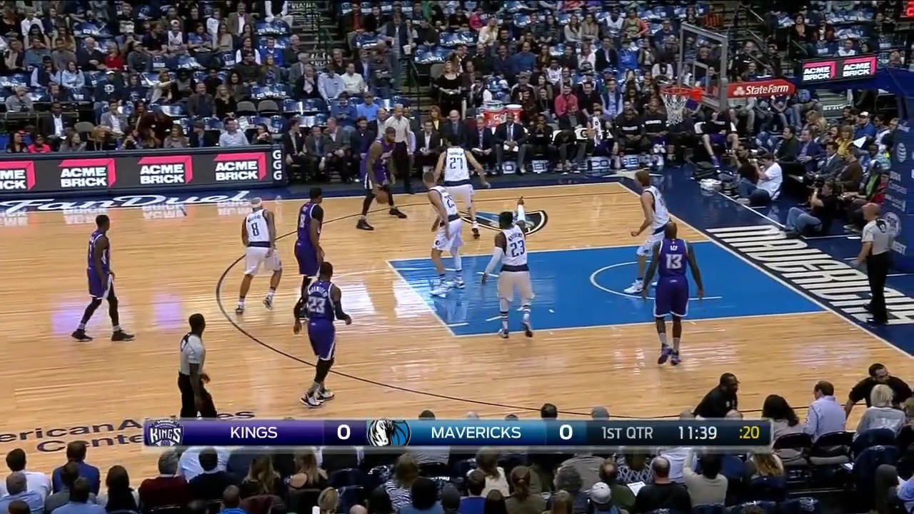 WATCH: Deron Williams Off To The Races | Mavericks CLASSICS