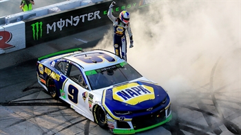 Chase Elliott holds off Denny Hamlin for second career win | 2018 DOVER