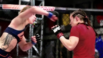 Performance Replay: Amanda Cooper vs. Jamie Moyle