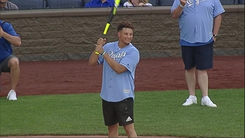 Mahomes smashes a home run in Big Slick softball game